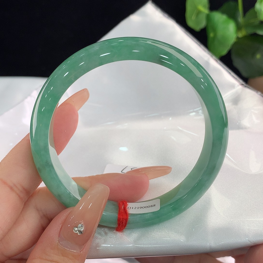 翡翠未镶嵌手镯正56/57