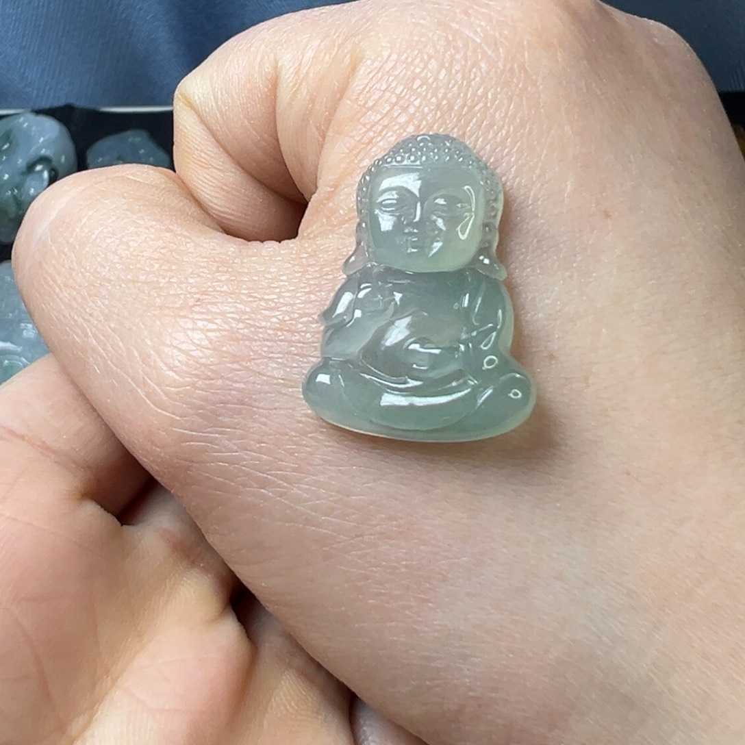 翡翠颈饰未镶嵌宝宝佛