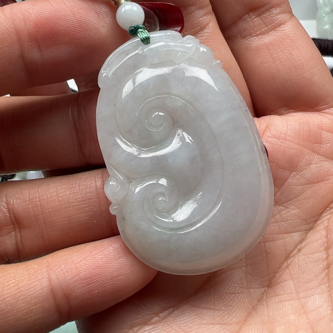 翡翠颈饰未镶嵌如意