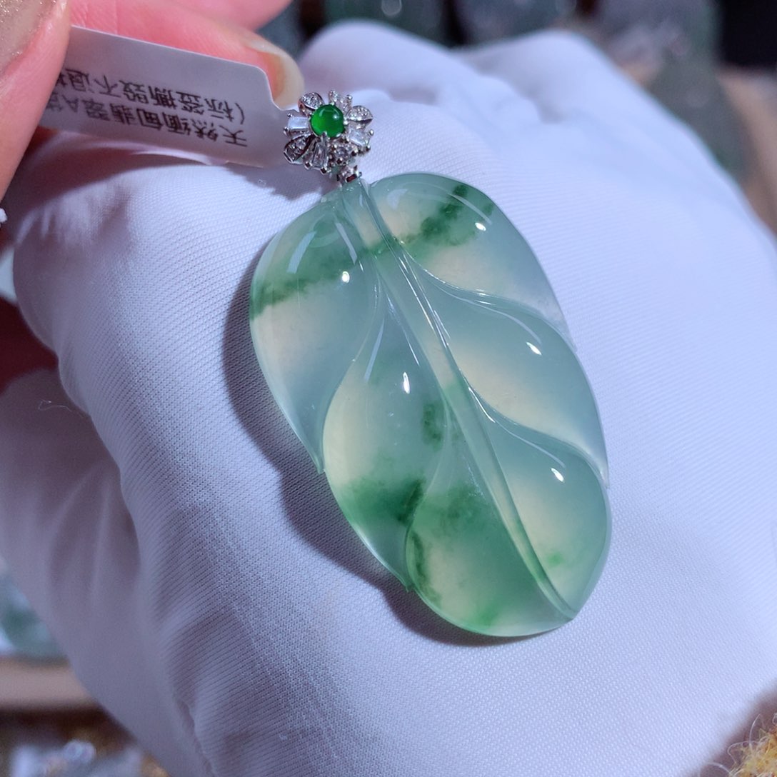 翡翠颈饰18K金镶嵌叶子
