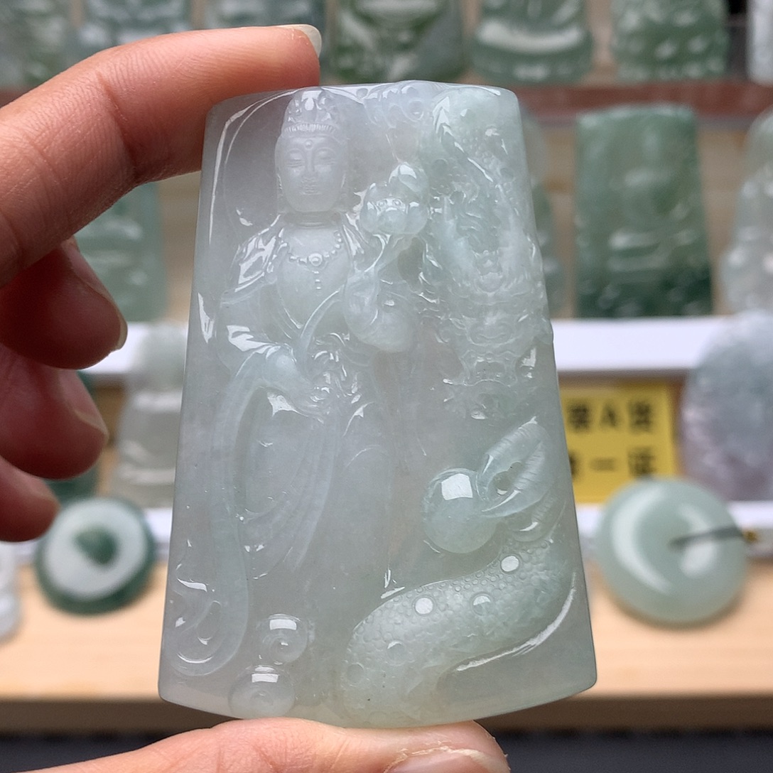 生***实翡翠未镶嵌颈饰观音