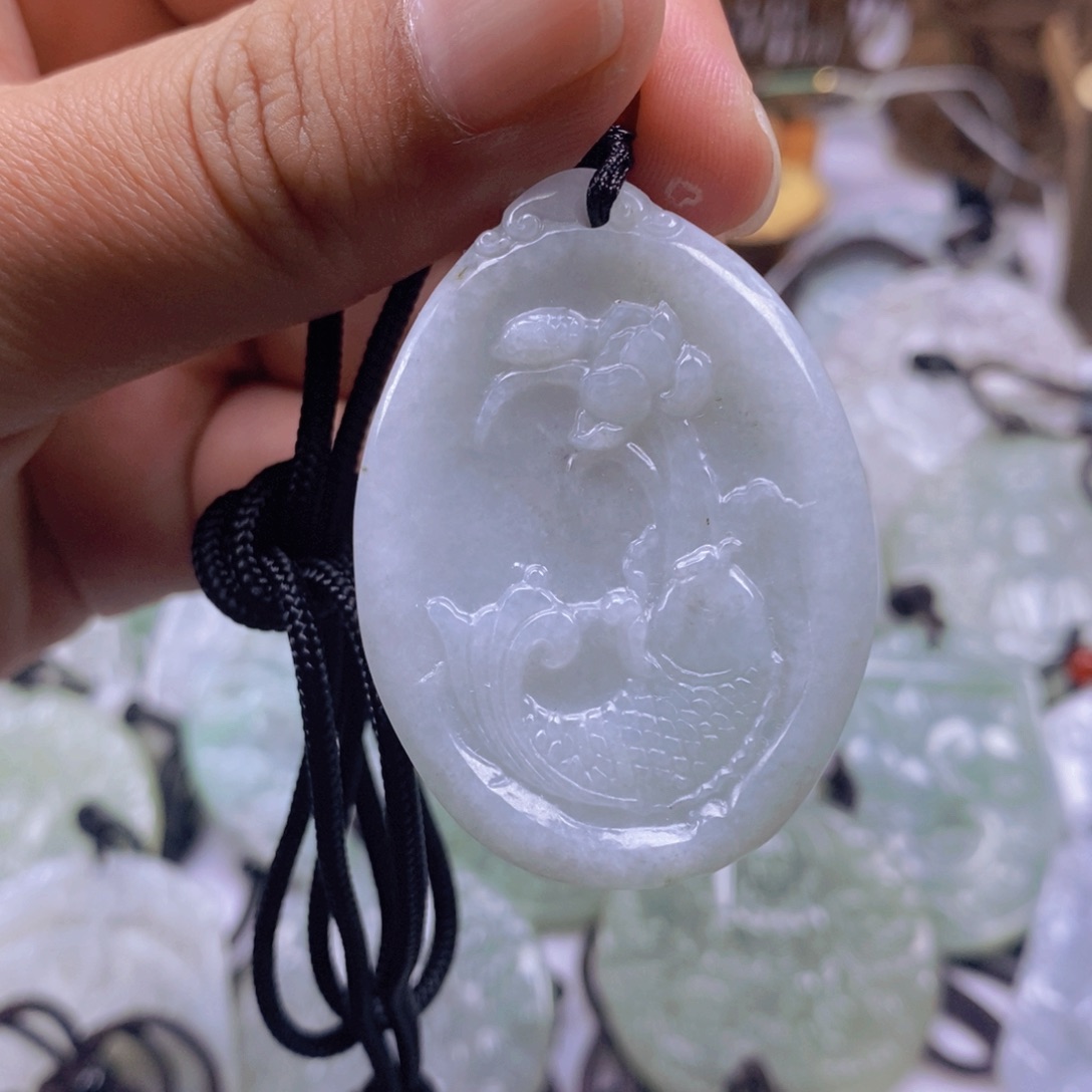 翡翠颈饰未镶嵌翡翠