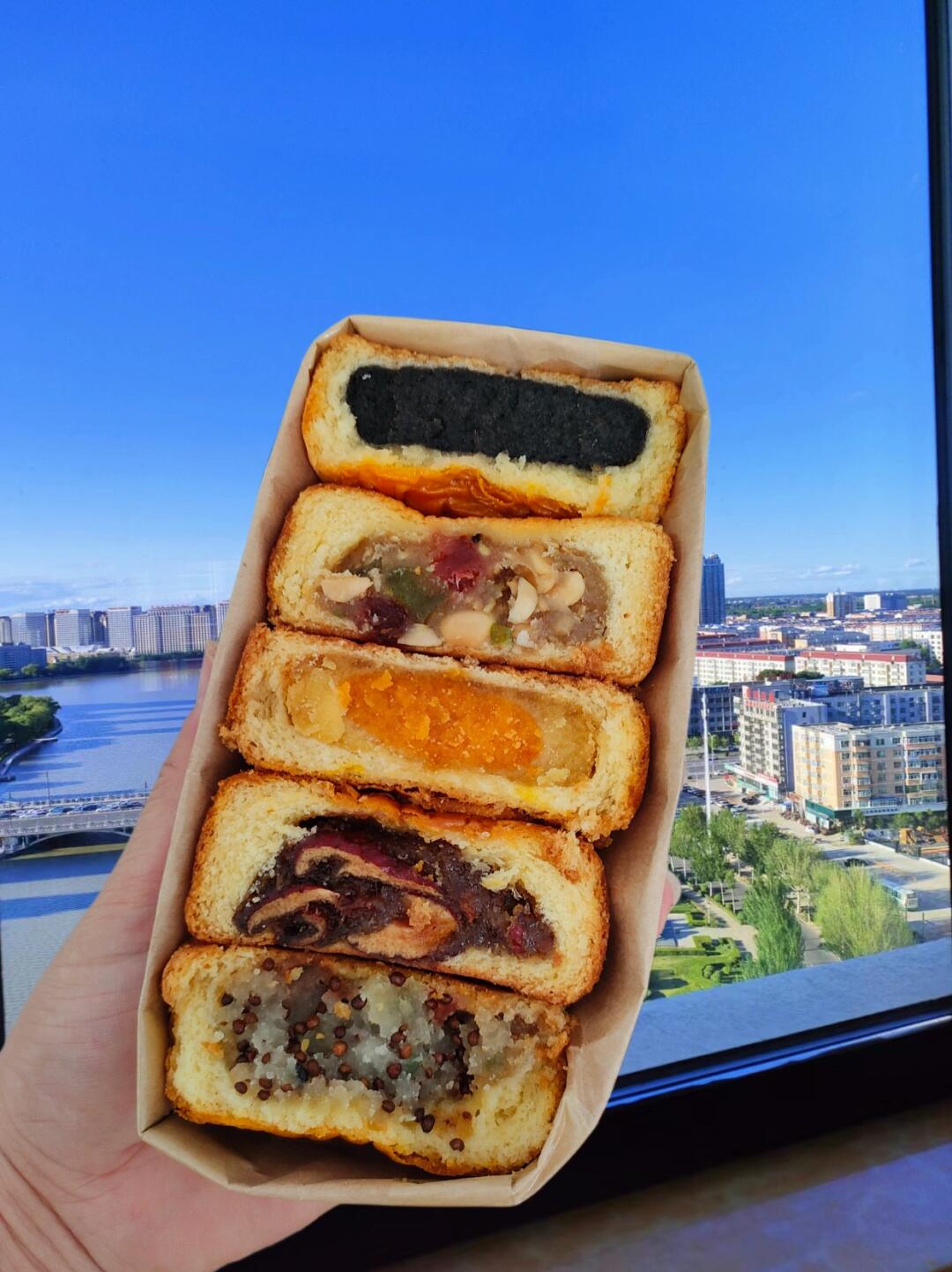  软皮蛋月烧网红月饼多种口味传统中秋手工糕点点心零食