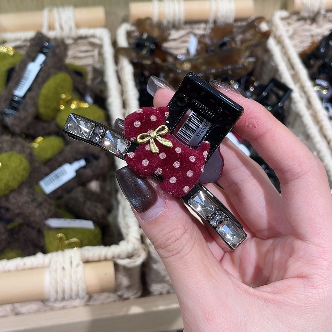 布艺非金属红波点狗