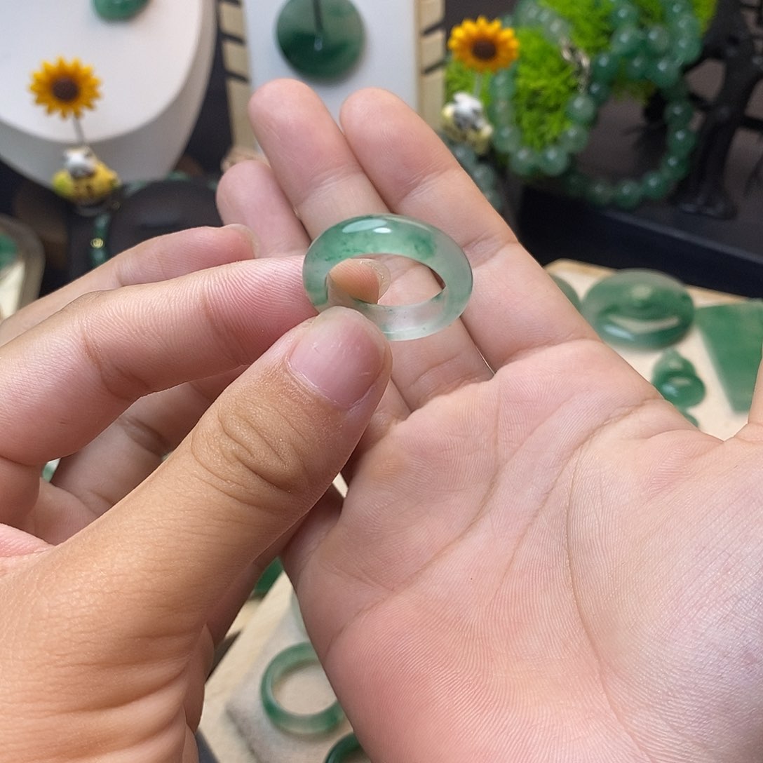 石英岩玉未镶嵌颈饰