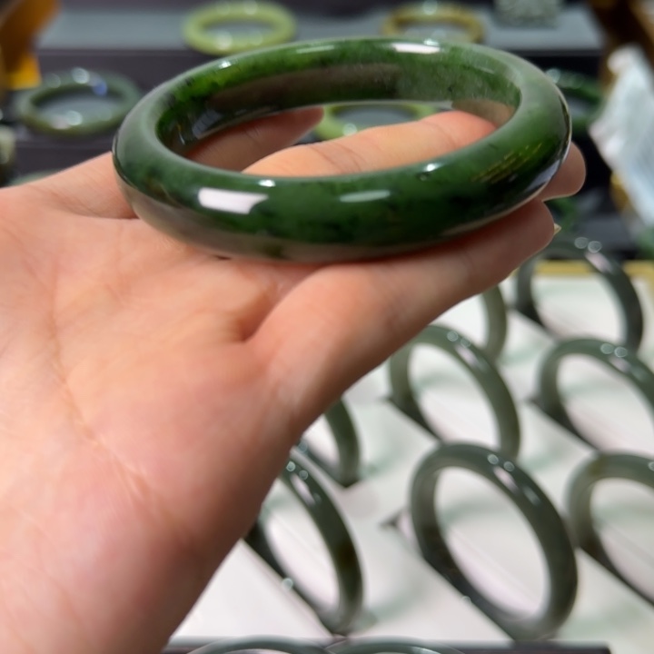 和田玉（碧玉）未镶嵌手镯