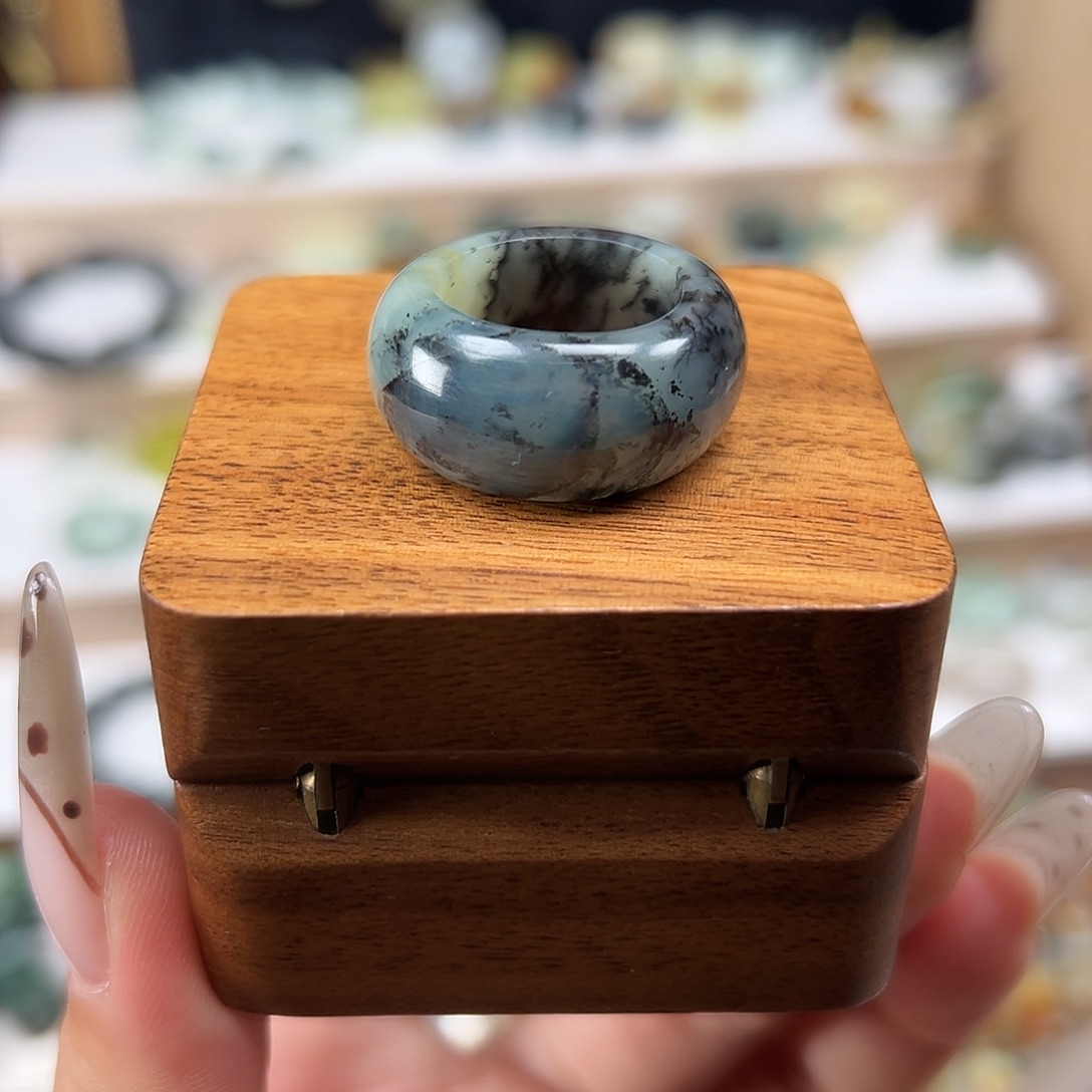 蛇纹石玉未镶嵌戒指内径18.3港17