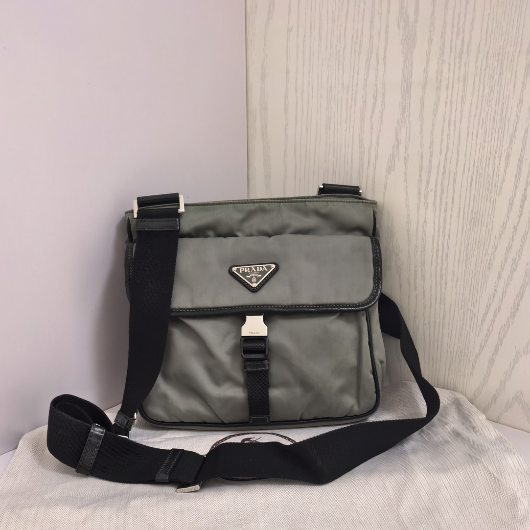 95新 Prada/普拉达 普拉达新款二合一尼龙邮差包 杨