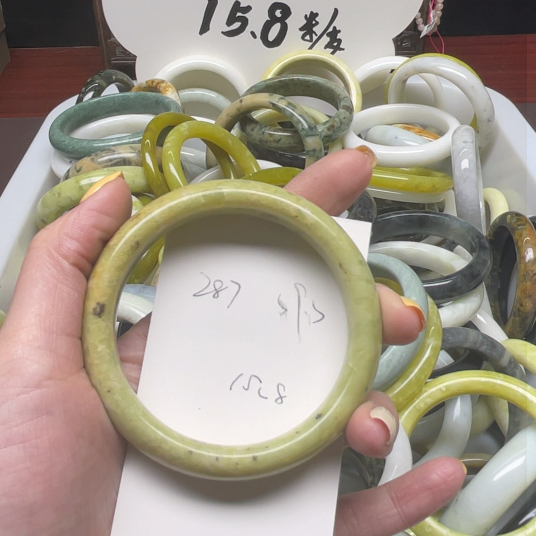 蛇纹石玉未镶嵌手镯
