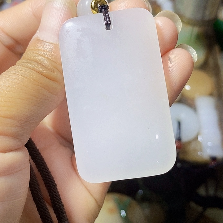 T***y石英质玉未镶嵌颈饰