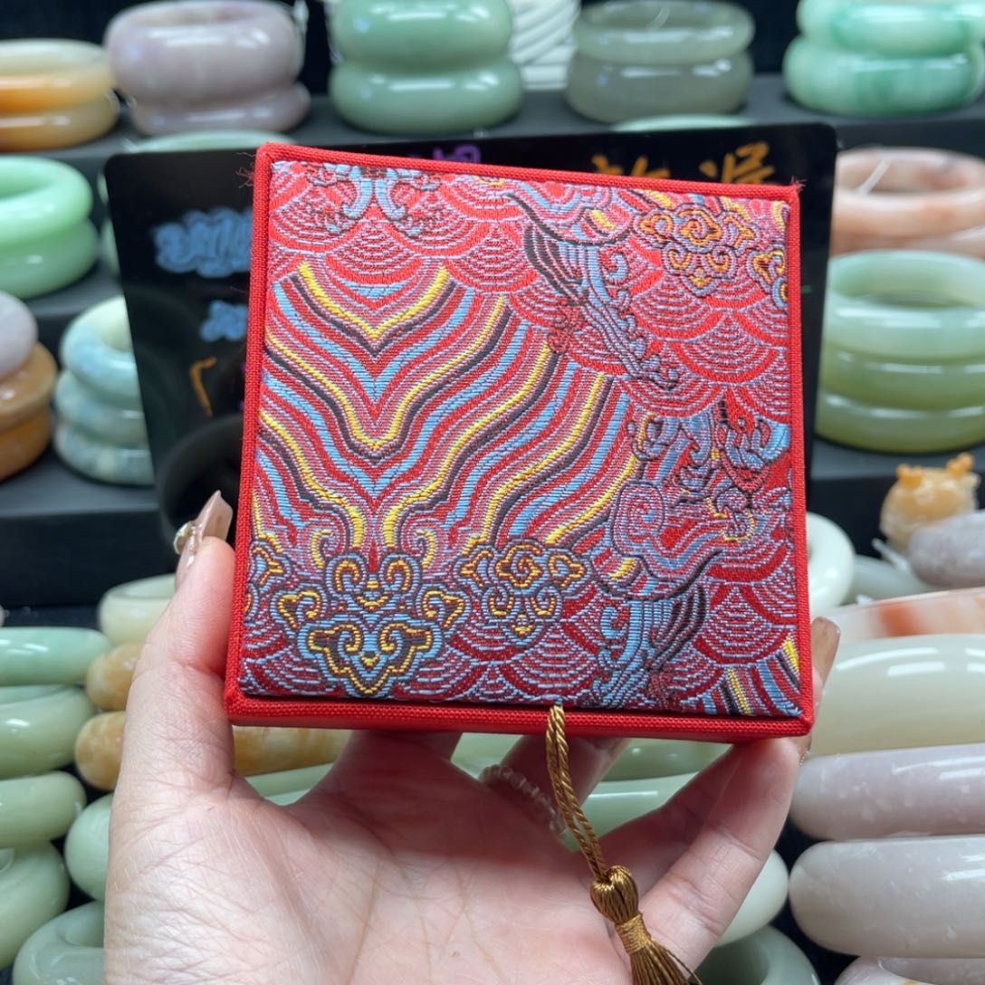 石英质玉我也未镶嵌