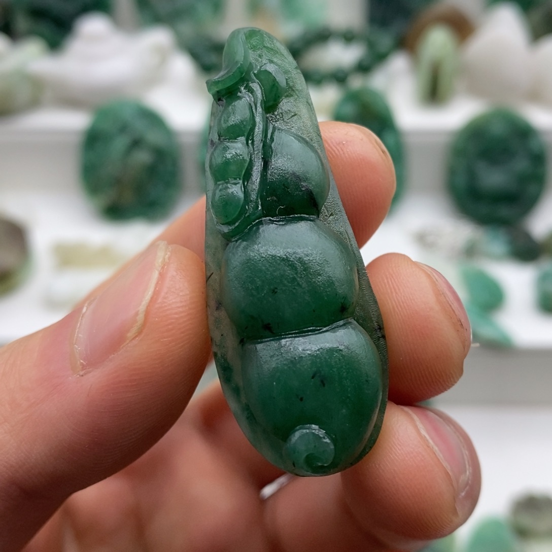 独山玉颈饰未镶嵌