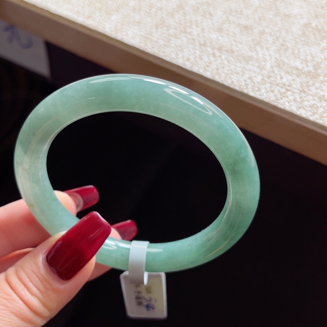 翡翠手镯未镶嵌手镯