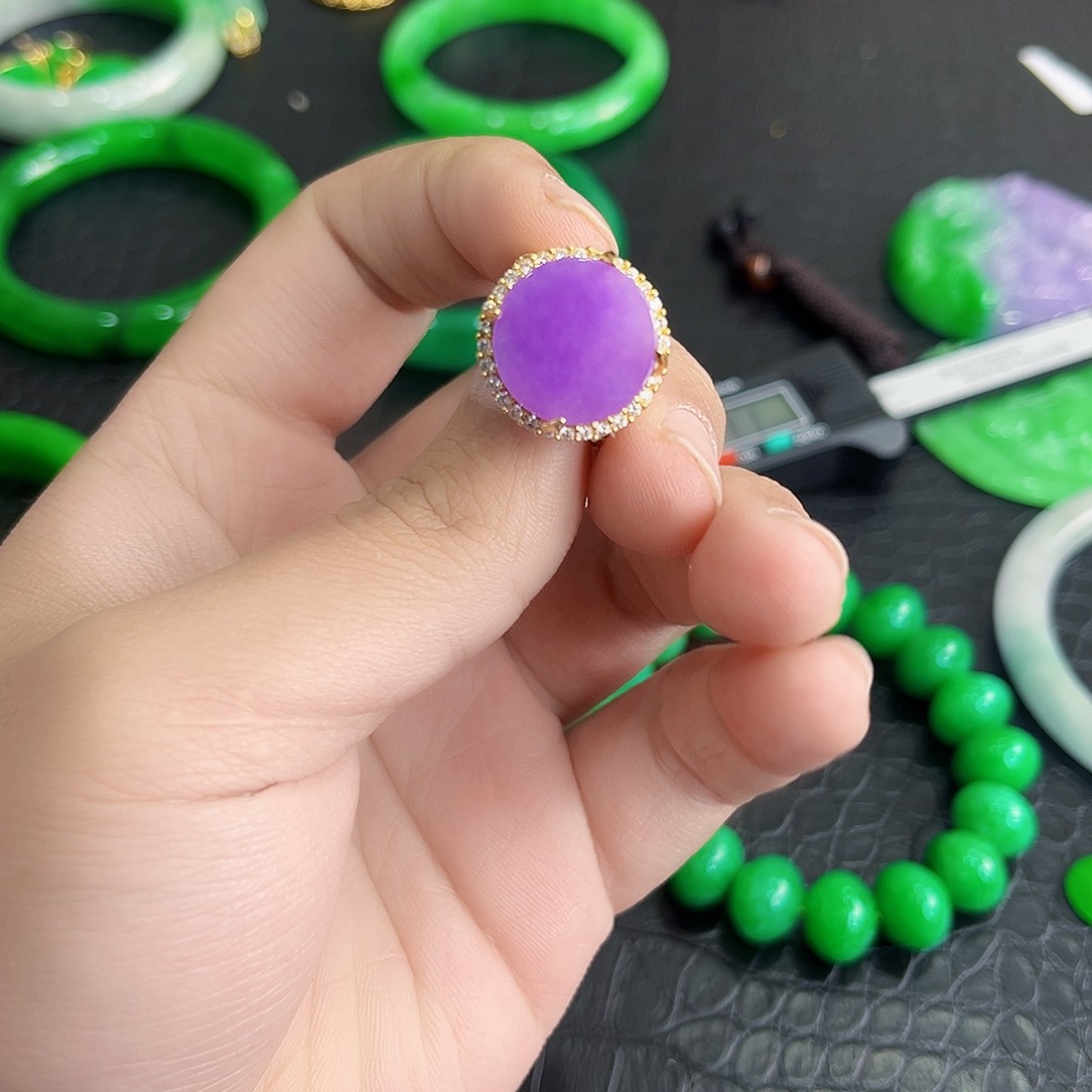 翡翠手镯未镶嵌多样性