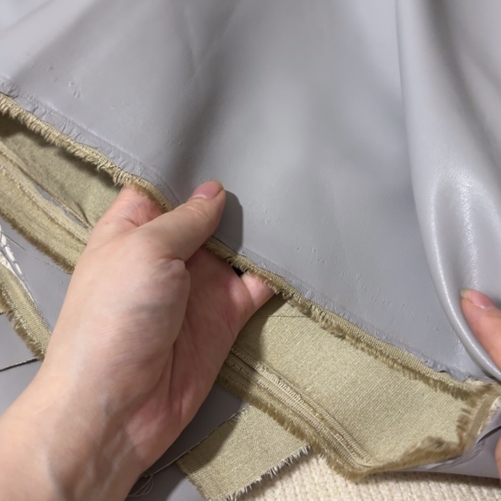 混纺浅灰色棉底皮1米。    