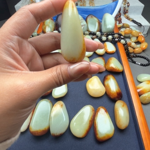 和田玉颈饰未镶嵌光****上