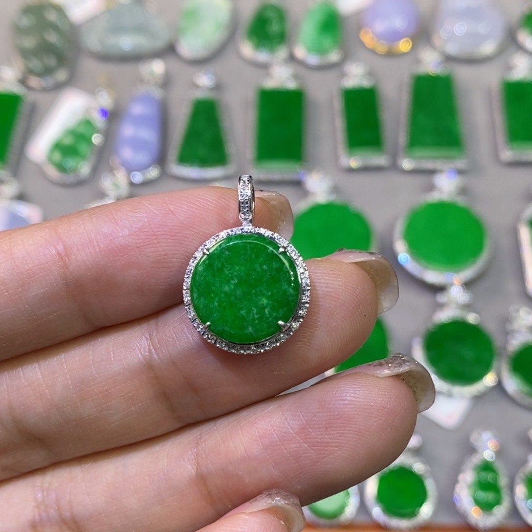 翡翠吊坠(不含链)18K金镶嵌