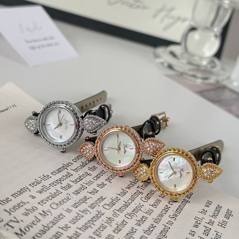 新款复古风时尚石英女表镶钻贝母盘气质女士手表