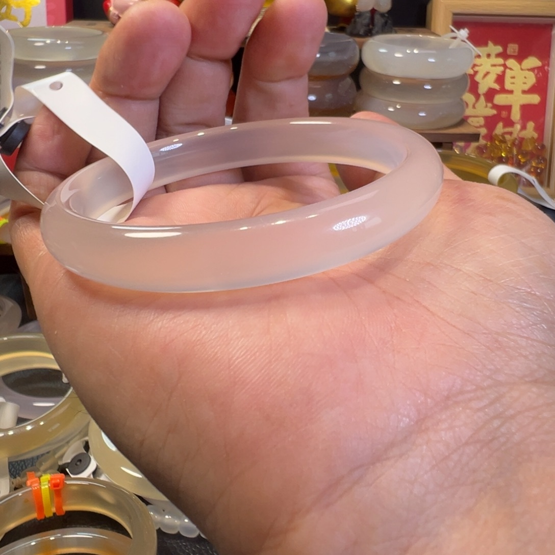 蝴***飞玛瑙/玉髓手镯未镶嵌