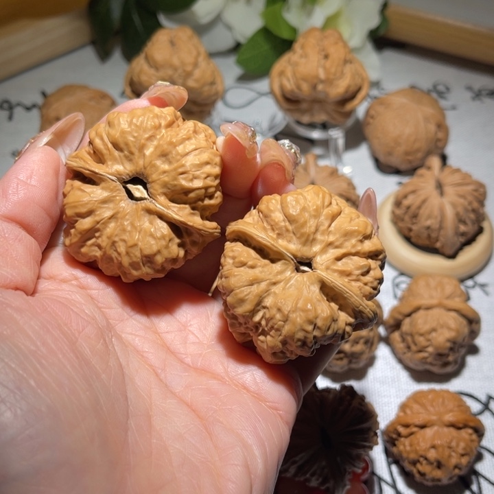 文玩核桃吊坠今**酒42精配昌平蛤蟆头