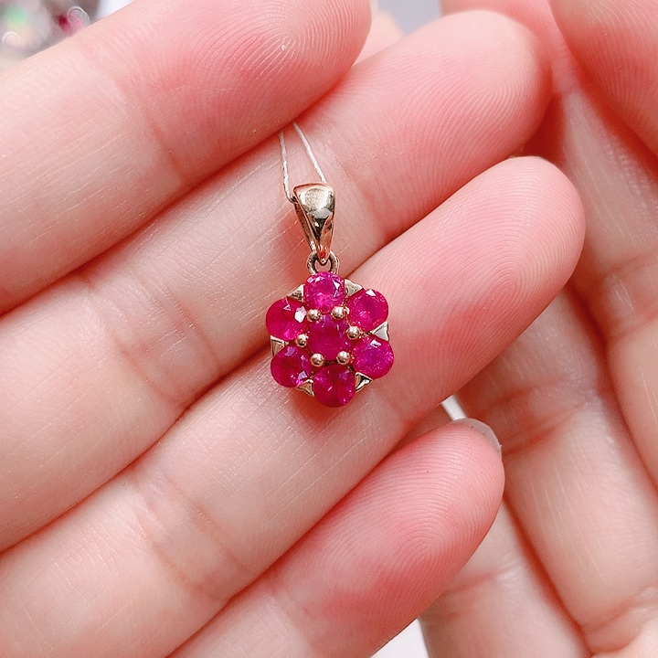 红宝石吊坠(不含链)18K金镶嵌