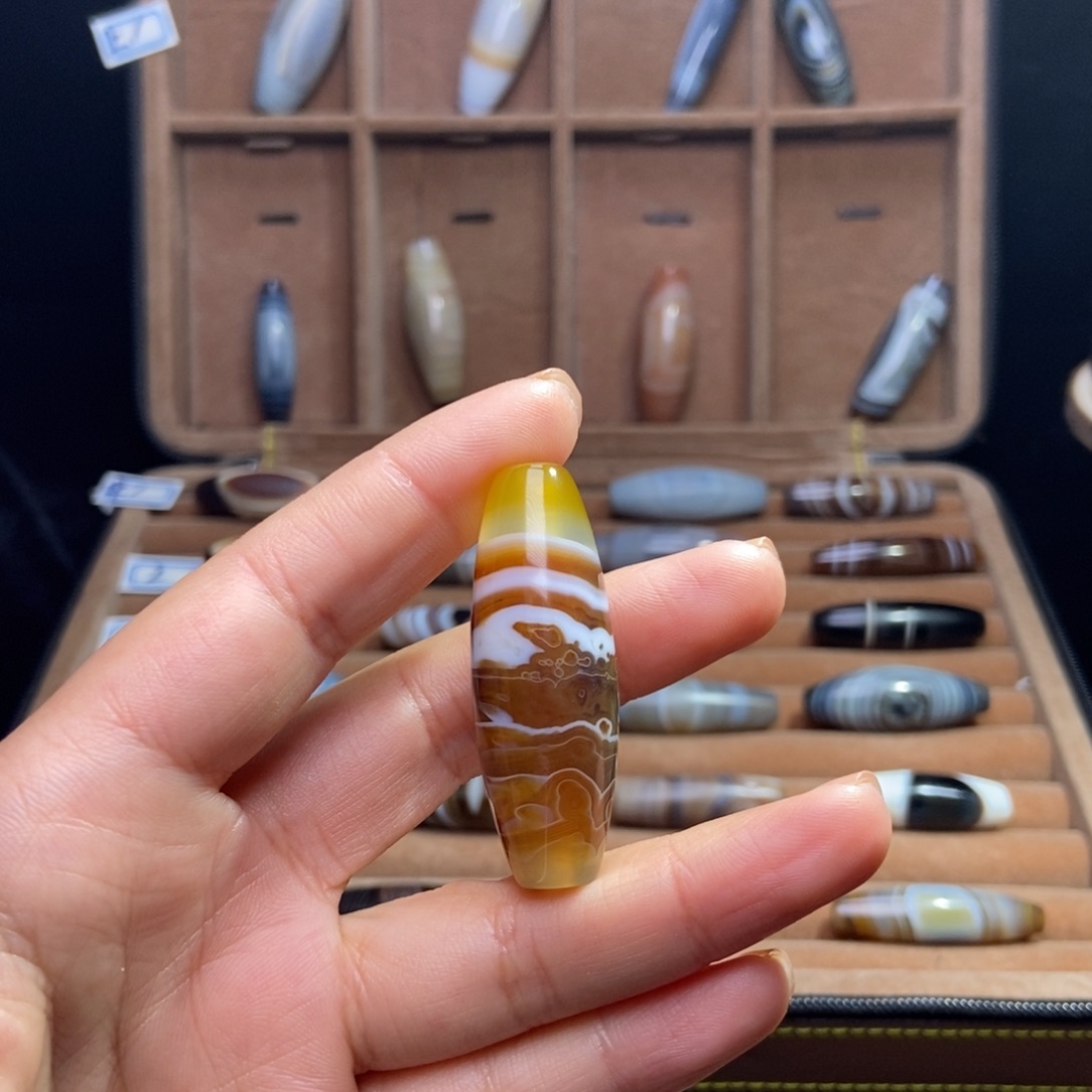 索***卓玛瑙/玉髓未镶嵌颈饰