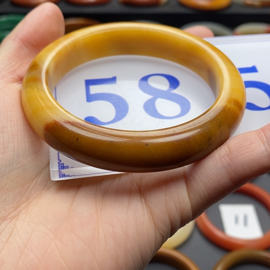 石英质玉（黄龙玉）手镯未镶嵌