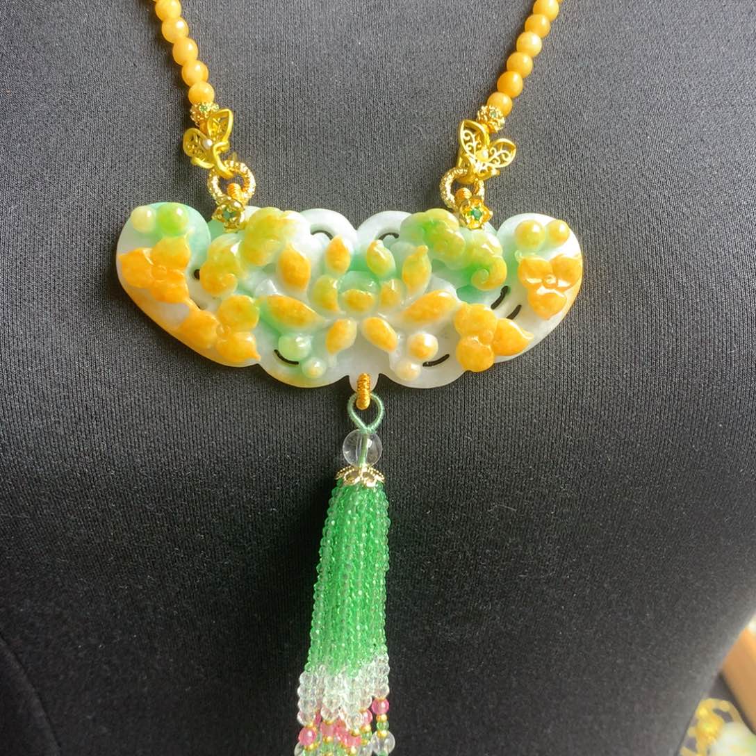 翡翠颈饰未镶嵌翡翠