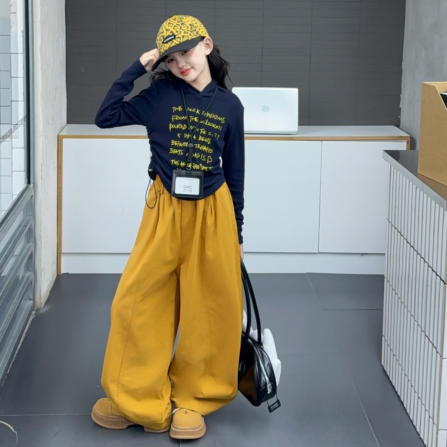 【嘻嘻柚】女童连帽收腰抽绳工装裤套装2025秋季多巴胺弯刀阔腿裤潮