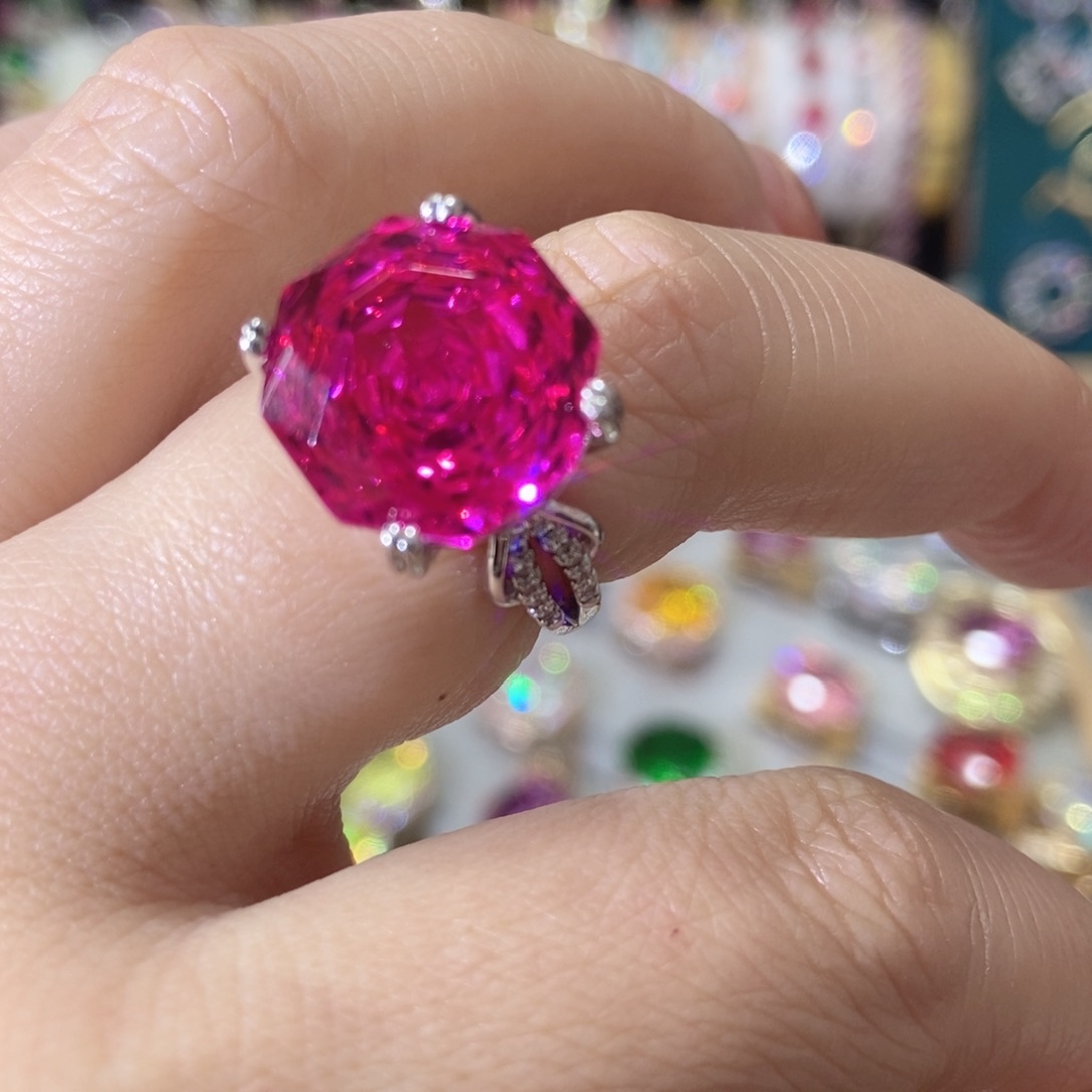 66锆石（处理）戒指