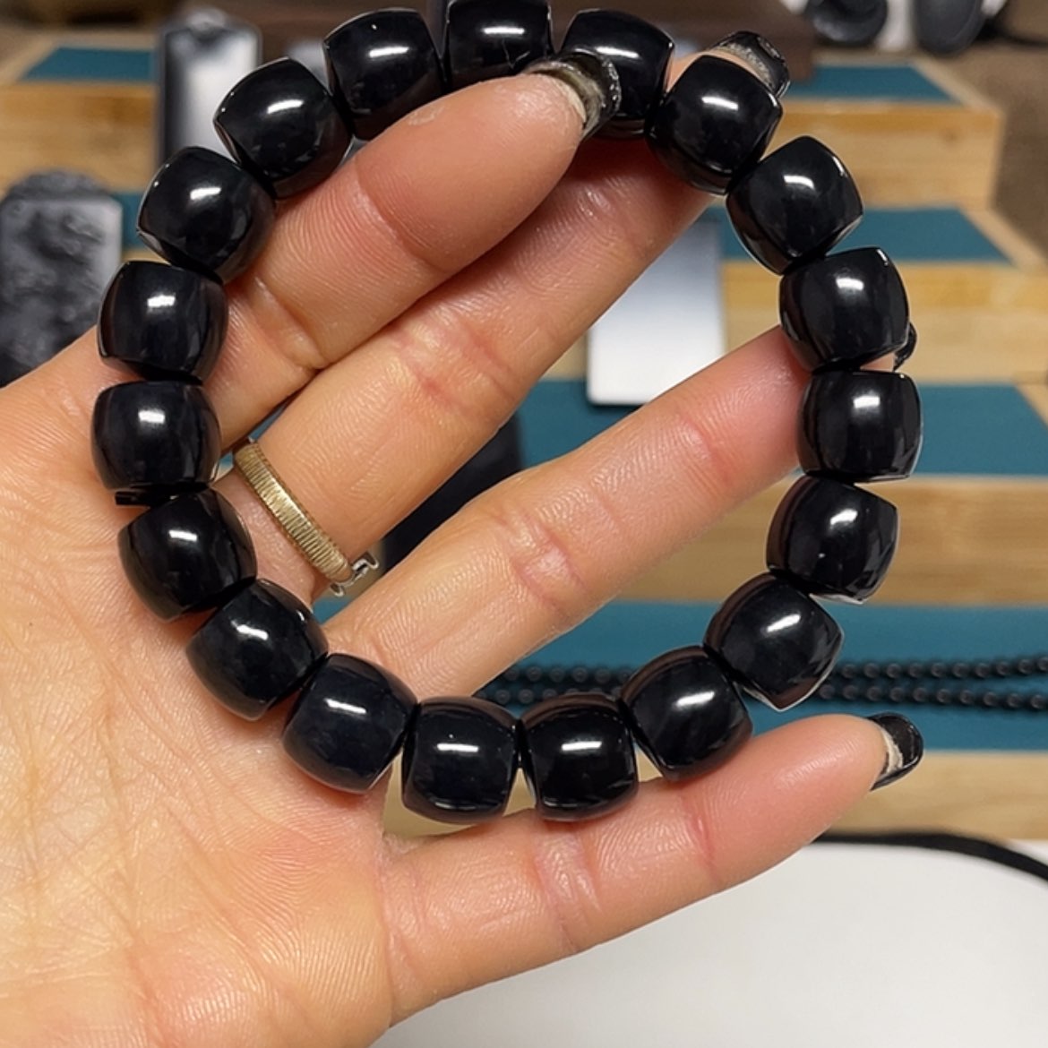 【闪购商品】和田玉（墨玉）手串未镶嵌鼡****滾羊脂级卡12直切