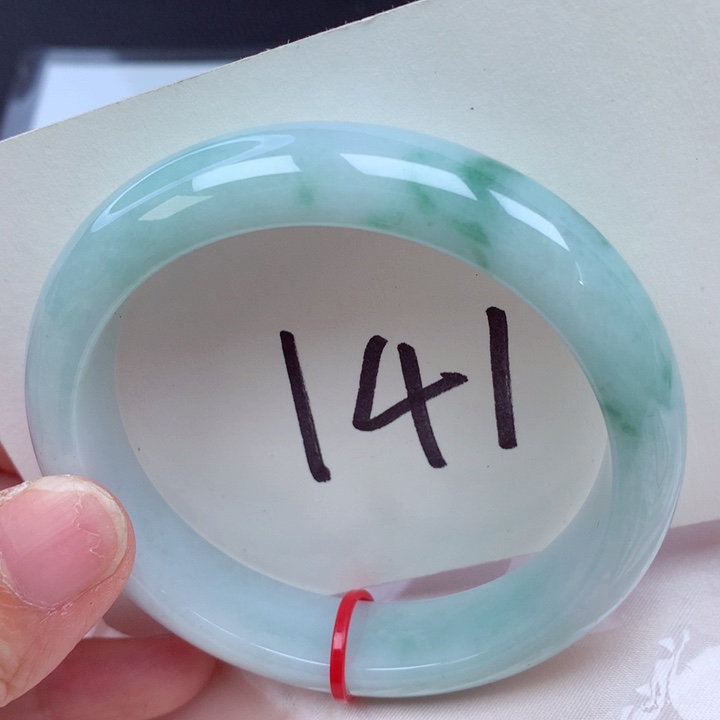 翡翠手镯未镶嵌翡翠