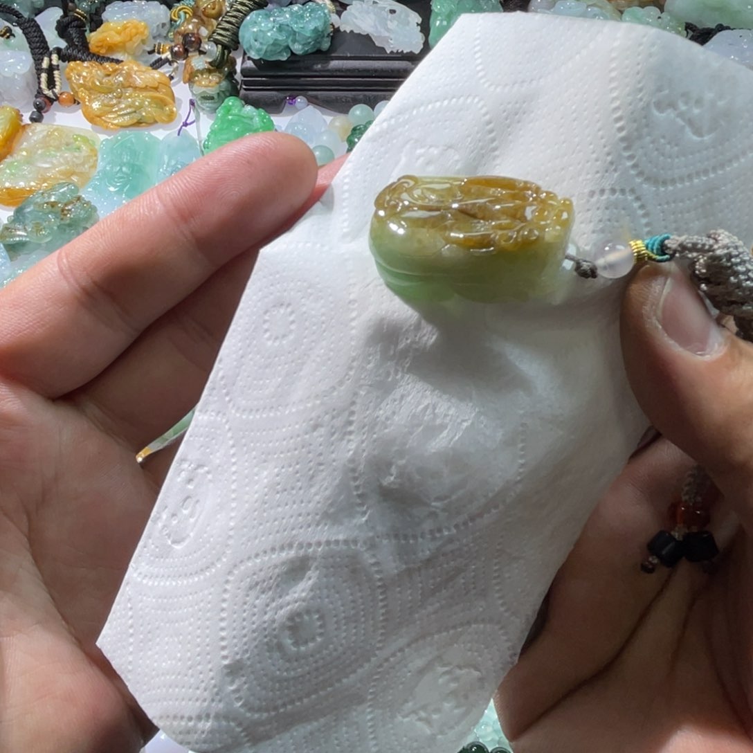 翡翠颈饰未镶嵌天然