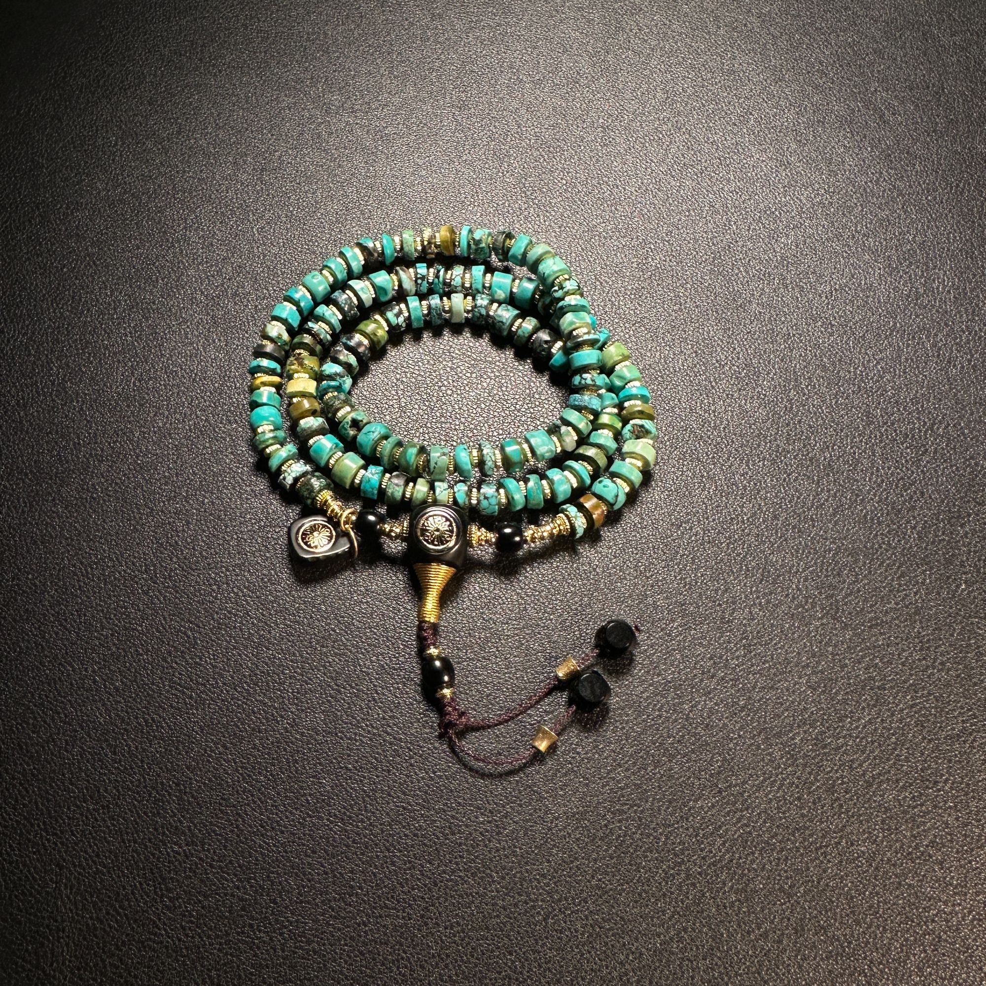  19世纪绿松 石老型珠串 (多样性发 货） 333-718