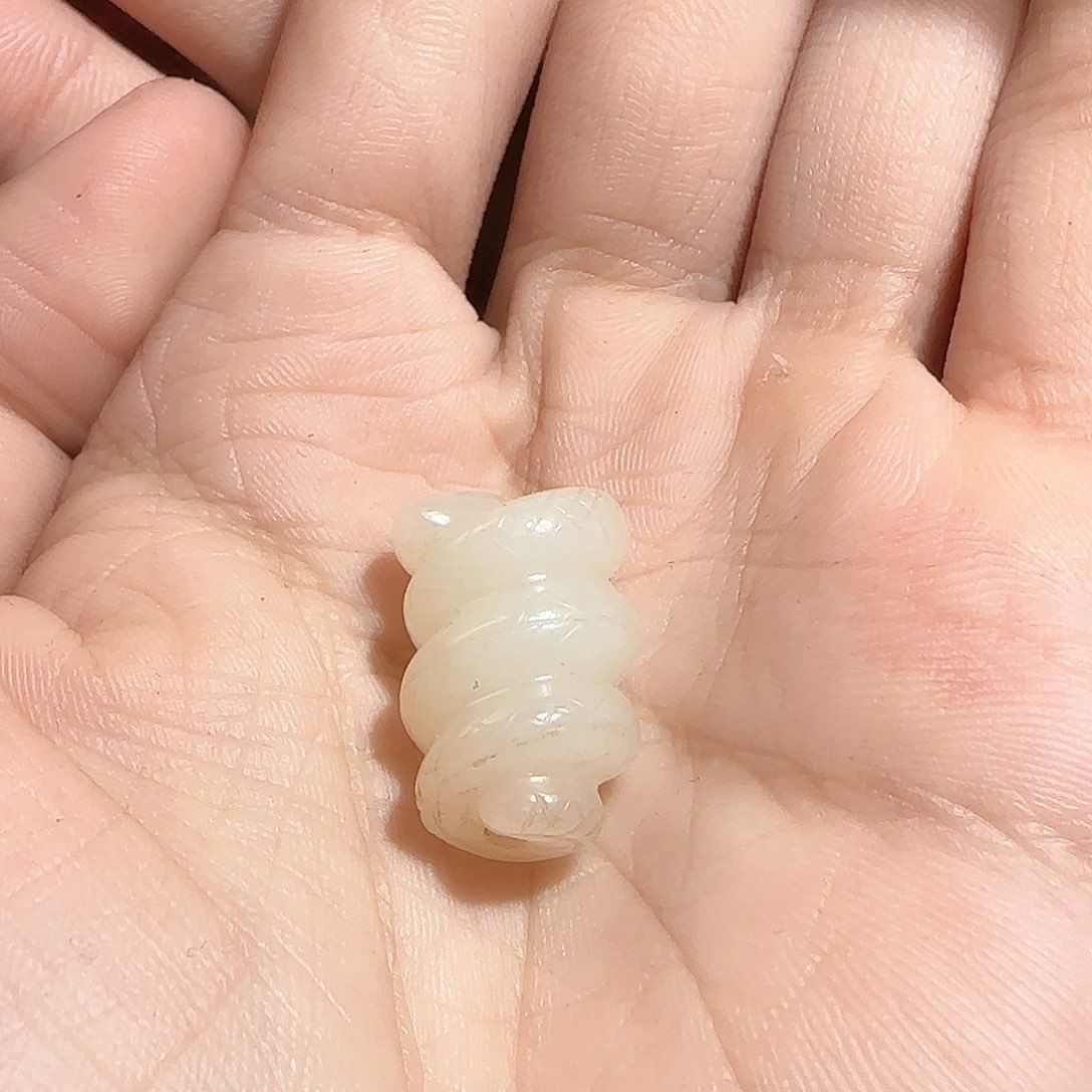 和田玉未镶嵌颈饰逗*玩