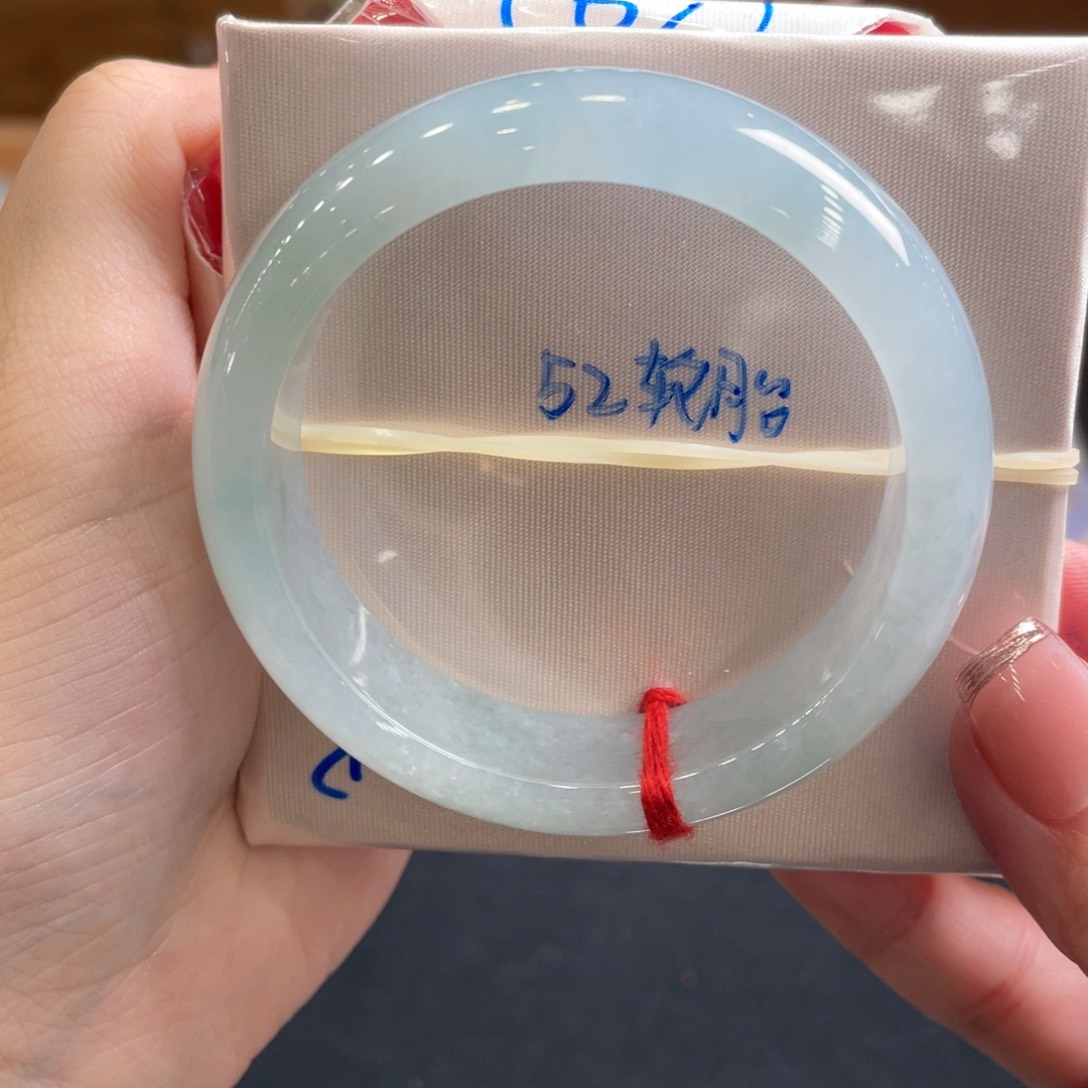翡翠手镯未镶嵌52 轮胎