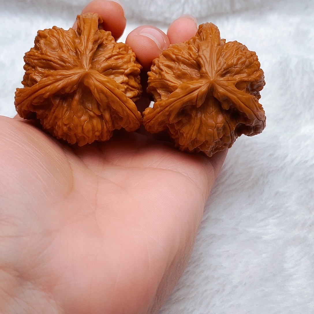 愉***生文玩核桃吊坠三棱