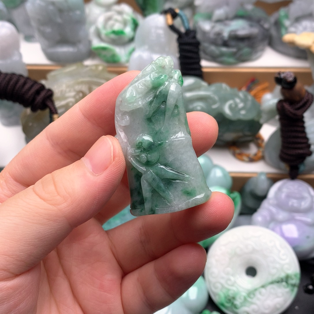 吊坠(不含链)未镶嵌翡翠