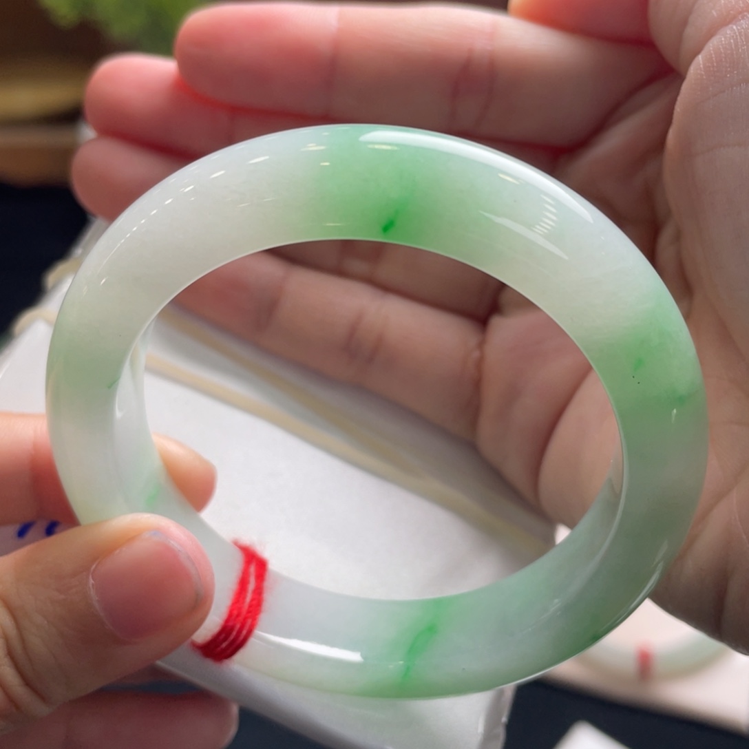 翡翠手镯未镶嵌52.3白底青 上新