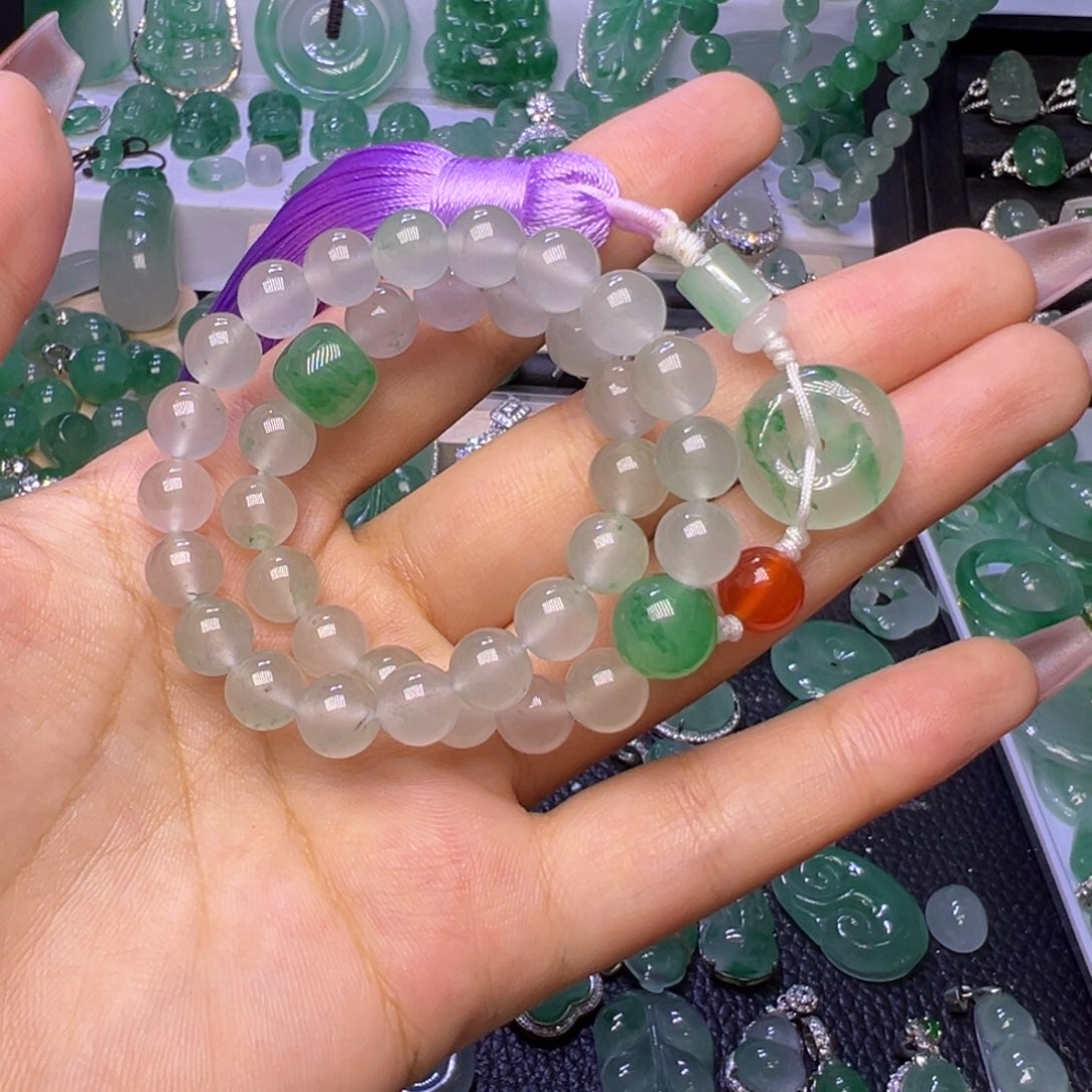 石英质玉（非洲翠）未镶嵌颈饰