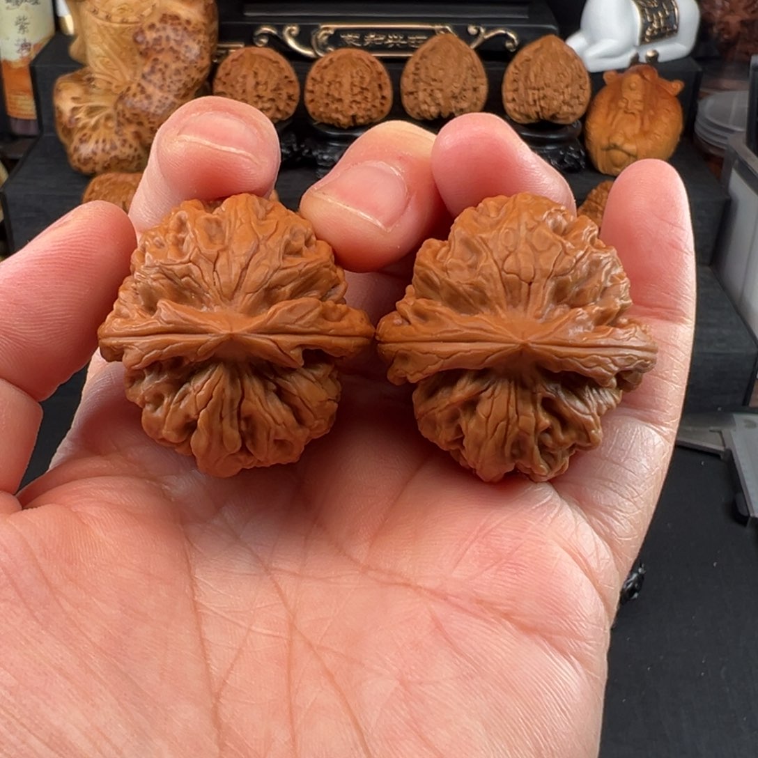 文玩核桃吊坠36红锦鲤