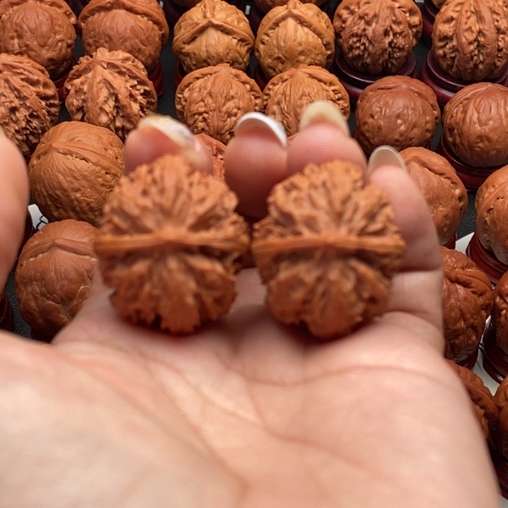 核桃精品文玩核桃手捻红灯笼