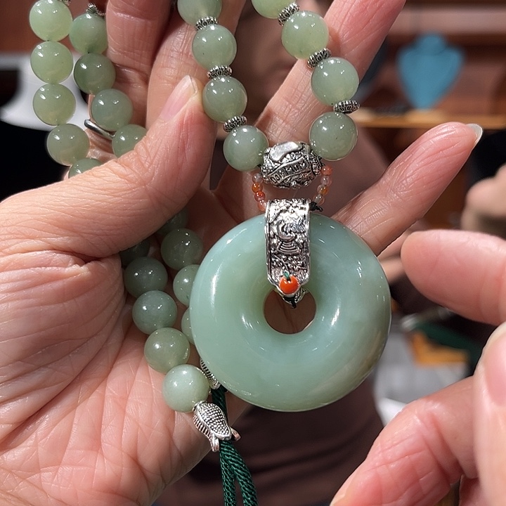 吊坠(赠链)未镶嵌和田玉（碧玉）