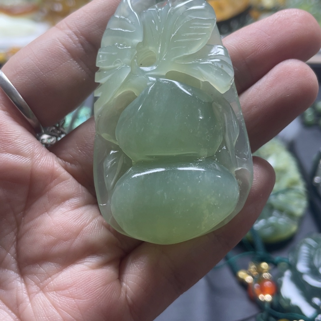 蛇纹石玉颈饰未镶嵌