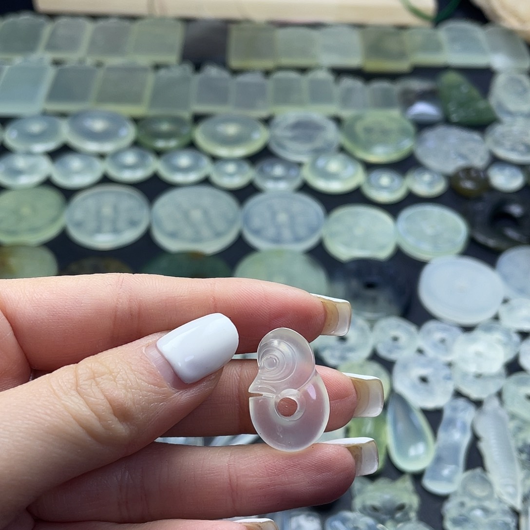 岫玉未镶嵌项圈玉猪龙