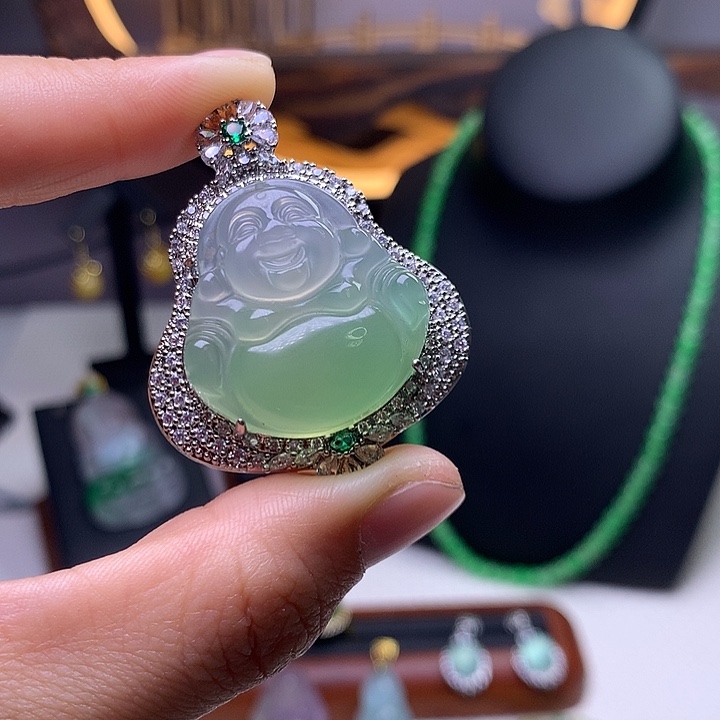 翡翠吊坠(赠链)未镶嵌佛