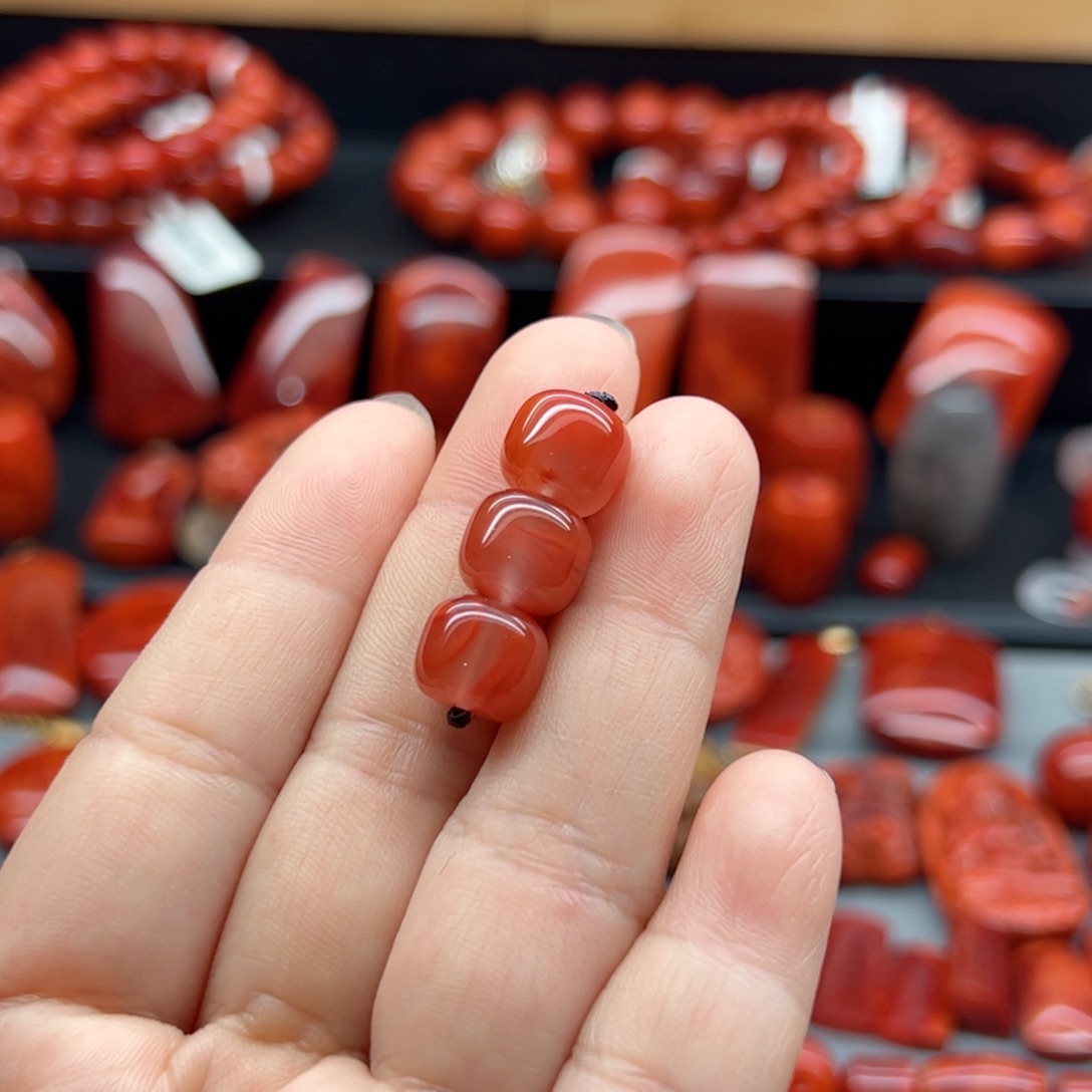 南红玛瑙配饰未镶嵌