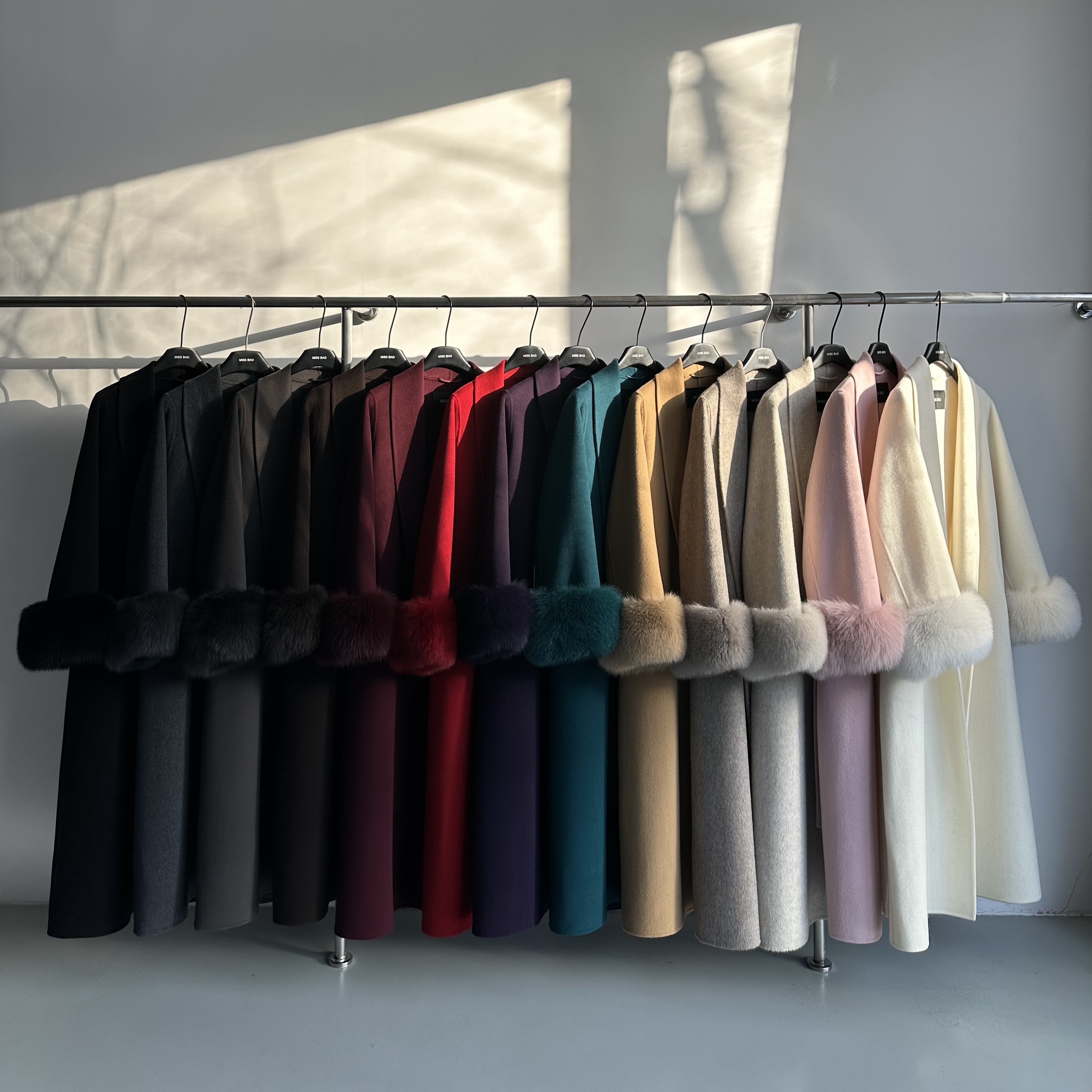 MISS BAO 翻领毛袖双面绒大衣(袖毛不可脱卸 可拆 毛领单拍）