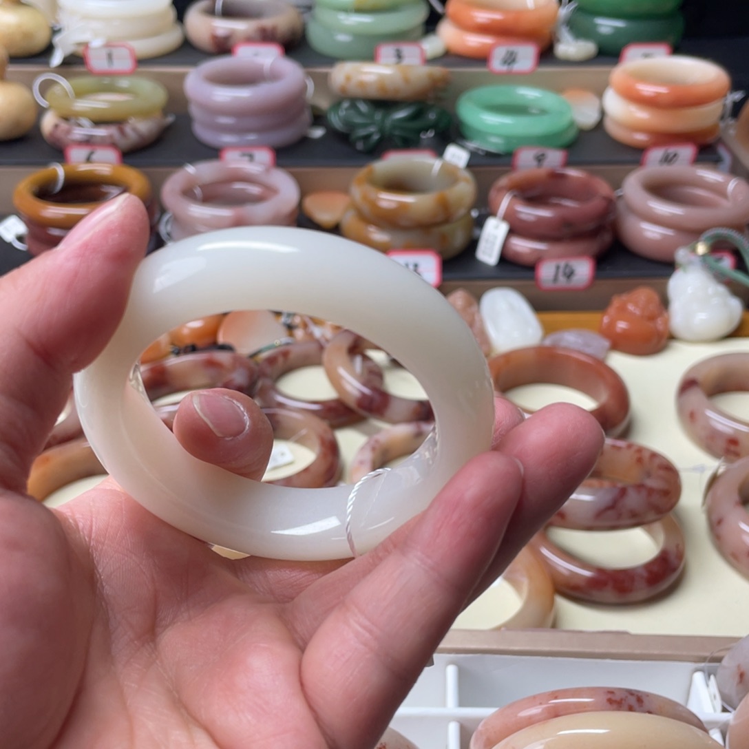 诗***.石英质玉未镶嵌手镯