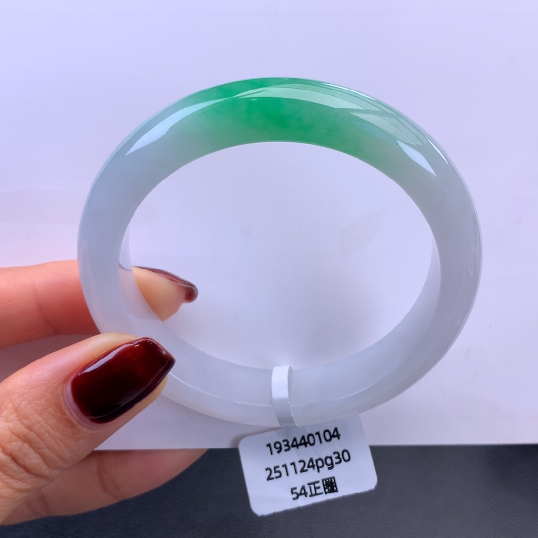 翡翠未镶嵌手镯糯冰白底阳绿手镯（有纹捡漏）